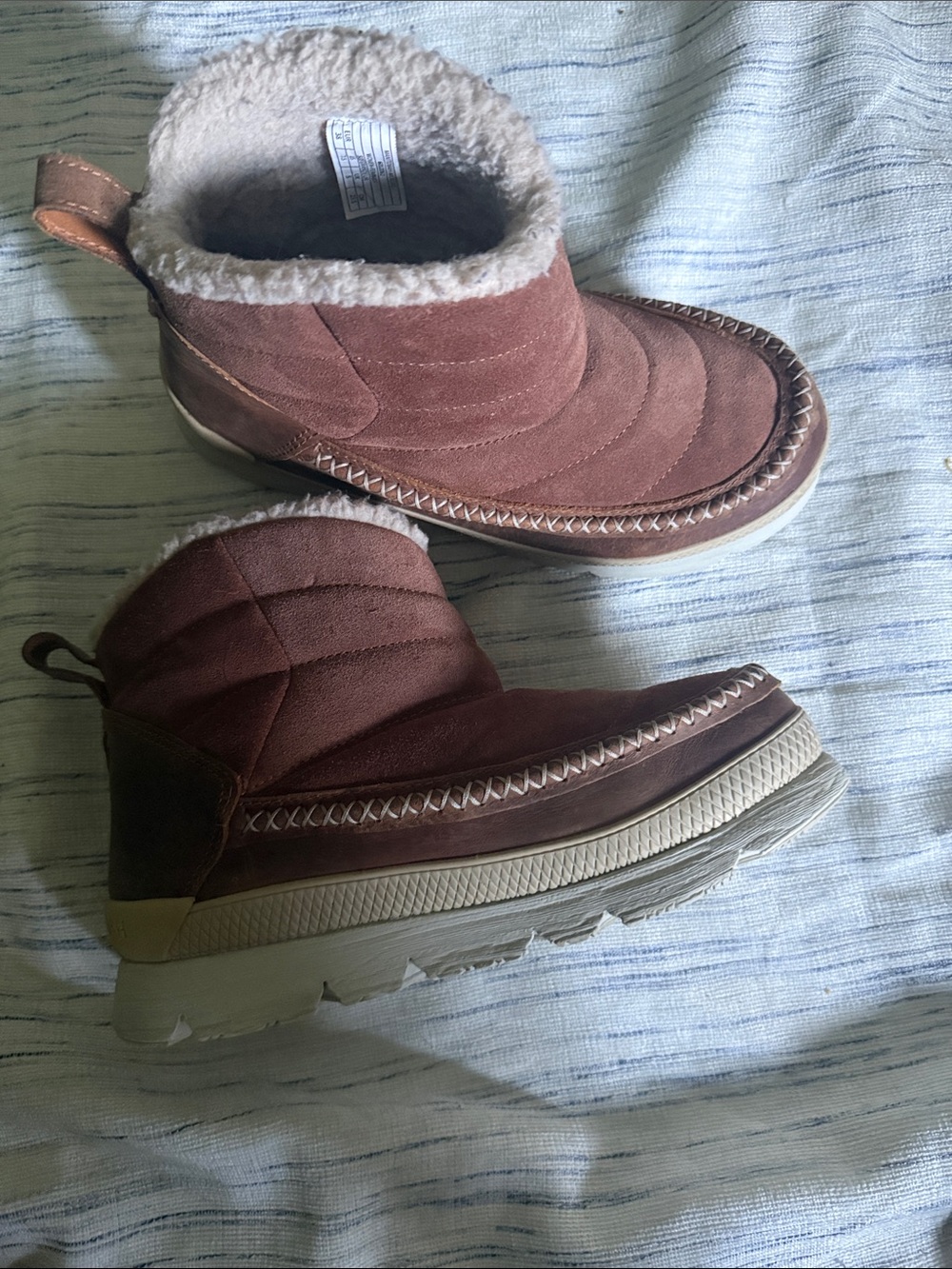 Women’s Manitobah Mukluks Leather Ankle Boot - Brown with Shearling size 7.5